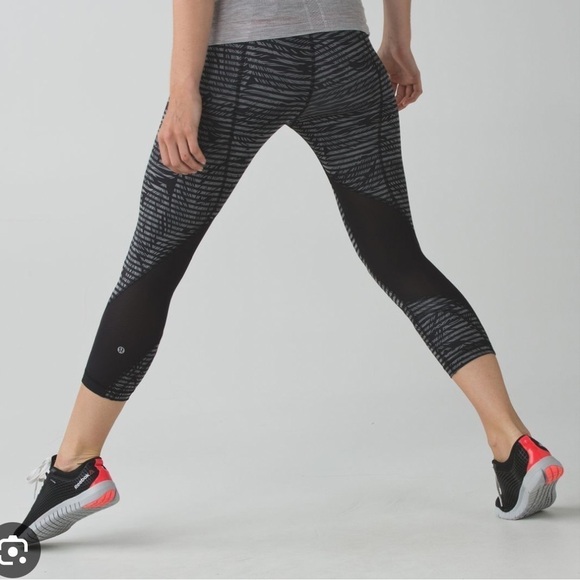 LULulemon Run Inspired cropped Full On Luxtreme Gray Black leggings Sz 4 - Picture 1 of 11